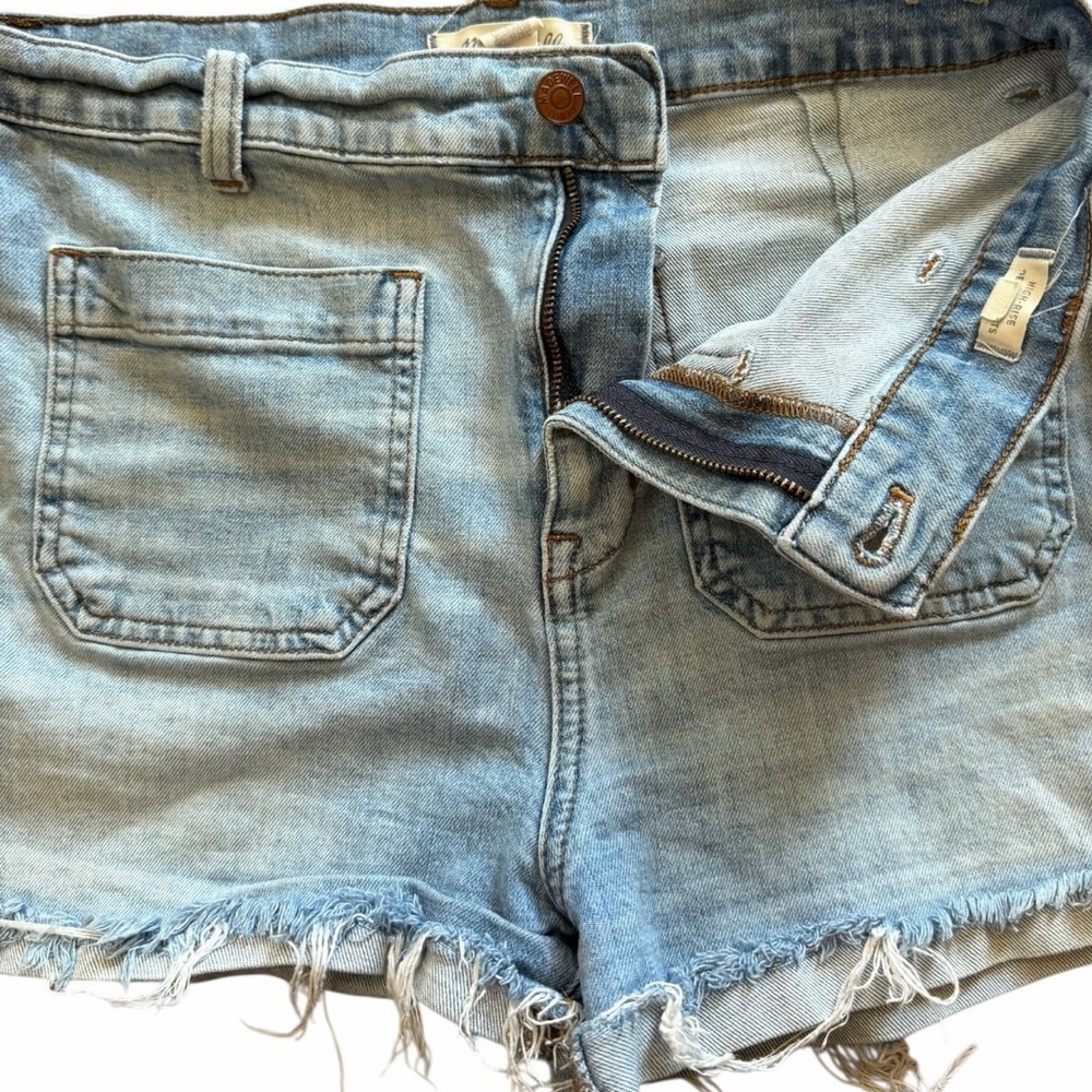 Madewell High Rise Denim Shorts Cut Off Beasley Wash Blue Size 29 - Picture 4 of 10
